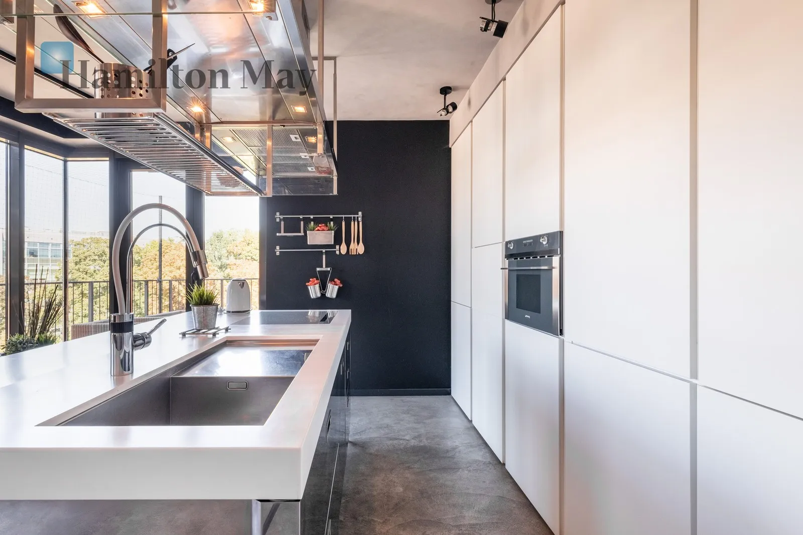 Unique, 3-room apartment in Angel City - slider
