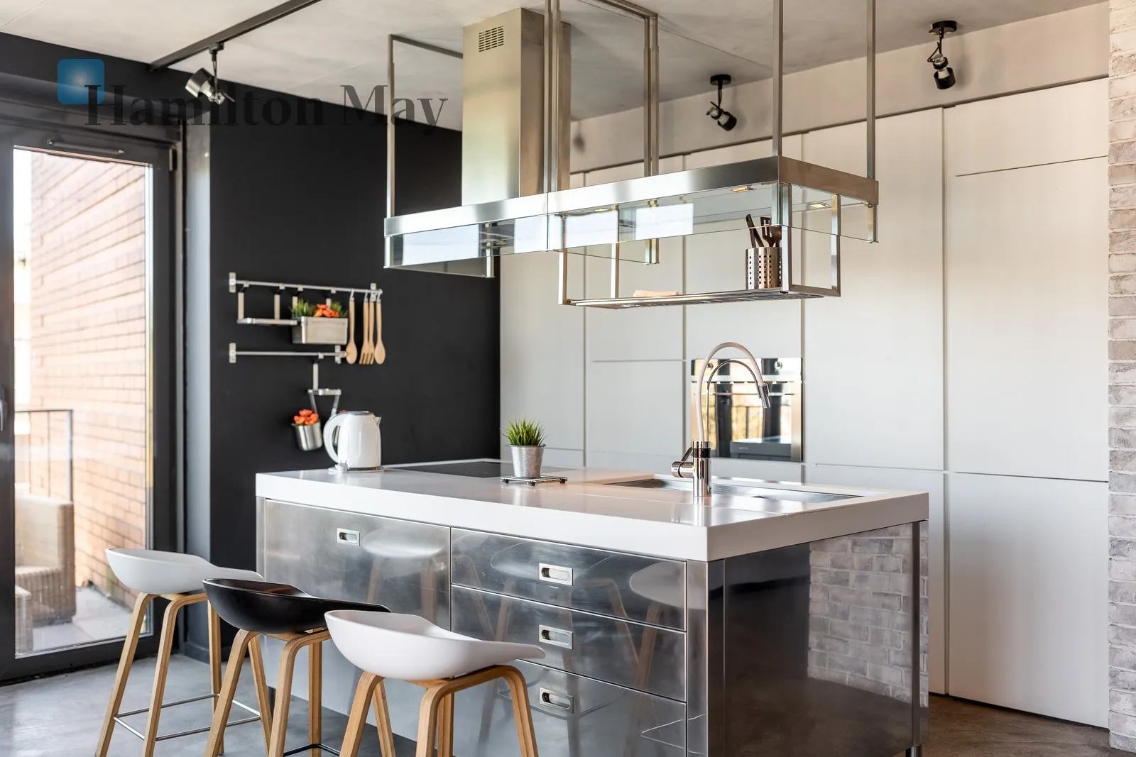 Unique, 3-room apartment in Angel City - slider