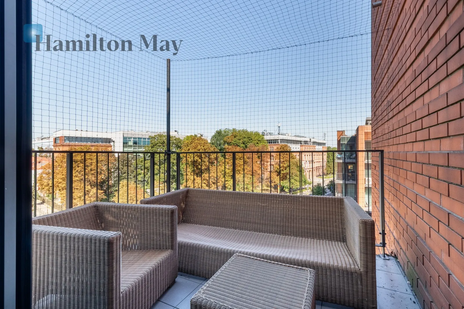 Unique, 3-room apartment in Angel City - slider