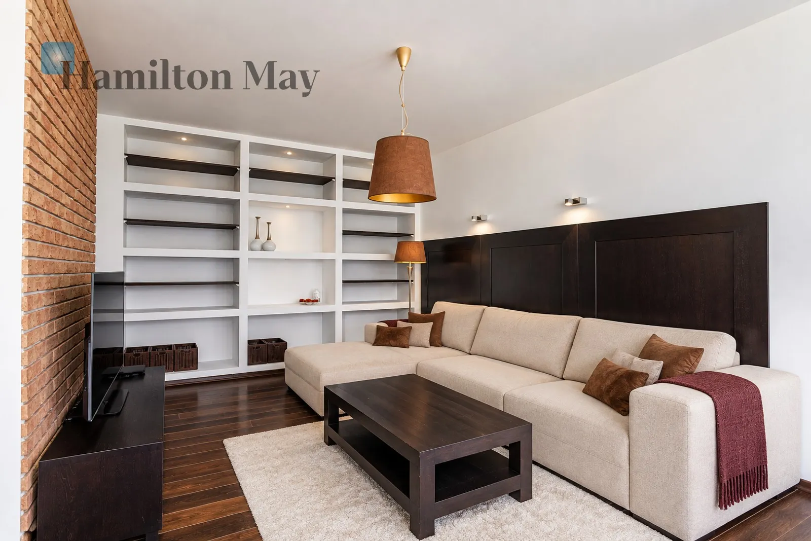 Street: Leszczyńska Region: Śródmieście Subregion: Powiśle Distance to centre: 1.63 km Level: 1 Price: 12000 PLN Bedrooms: 2 Bathrooms: 1 Size: 90m2 Price/m2: 133 PLN - slider