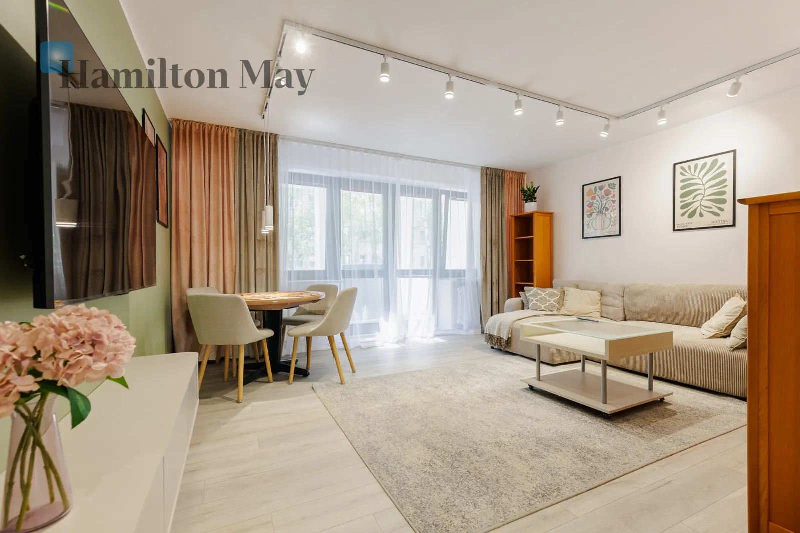 City: Warszawa Street: Konstancińska Region: Mokotów Distance to centre: 5.85 km Level: 1 Price: 7500 PLN Bedrooms: 3 Bathrooms: 1 Size: 80m2 Price/m2: 94 PLN - slider