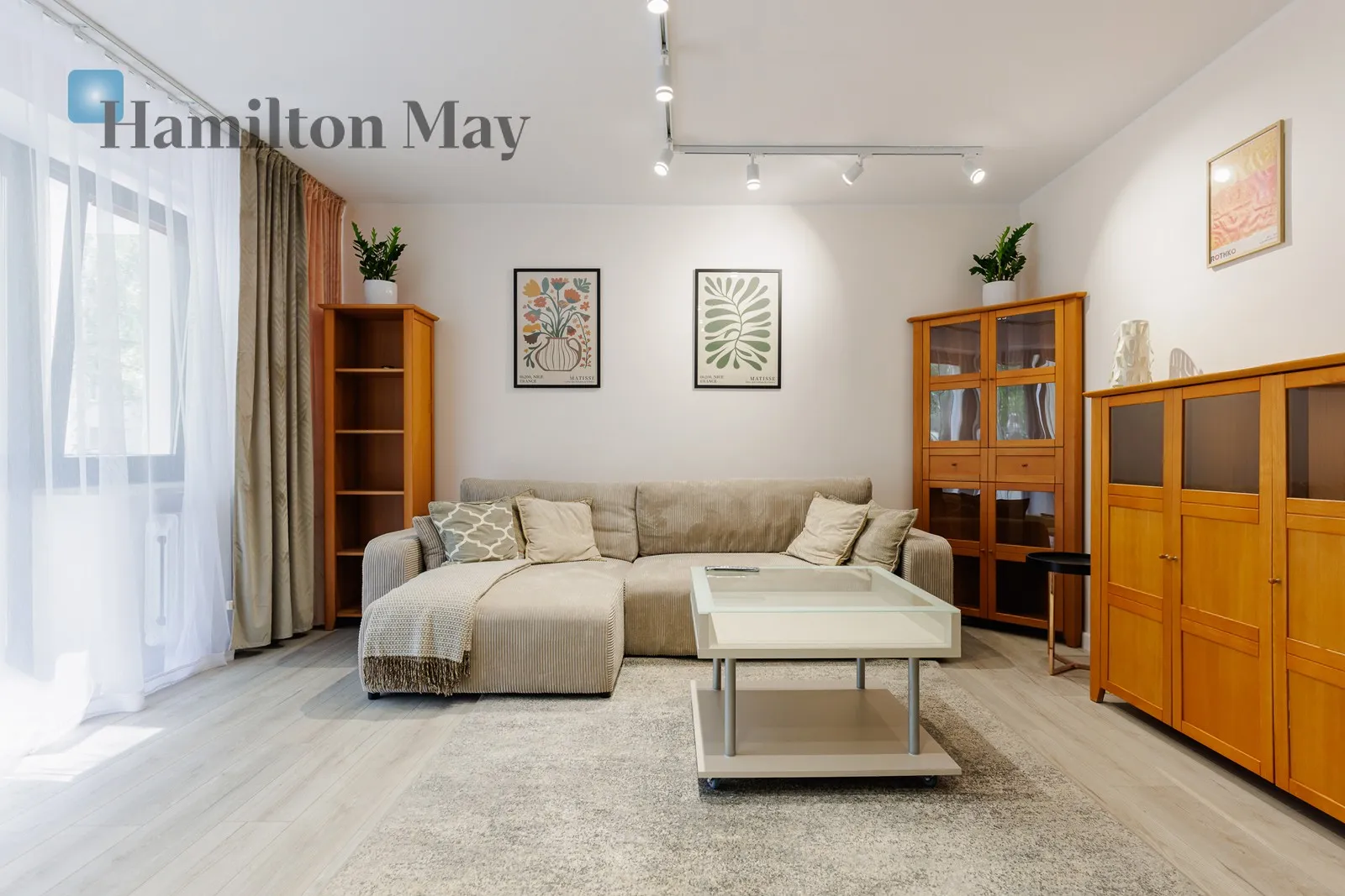 Street: Konstancińska Region: Mokotów Distance to centre: 5.85 km Level: 1 Price: 7500 PLN Bedrooms: 3 Bathrooms: 1 Size: 80m2 - slider
