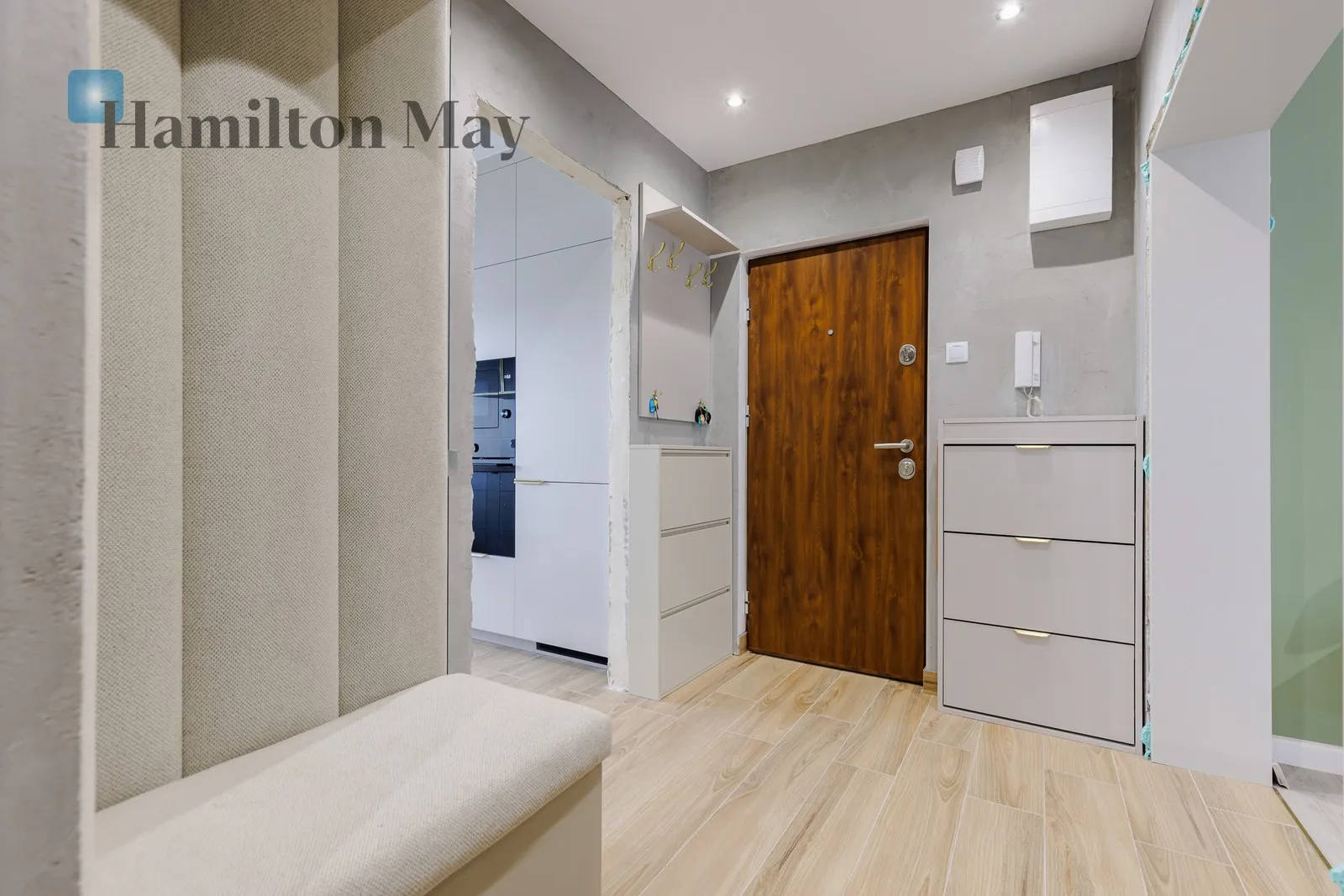 City: Warszawa Street: Konstancińska Region: Mokotów Distance to centre: 5.85 km Level: 1 Price: 7500 PLN Bedrooms: 3 - slider