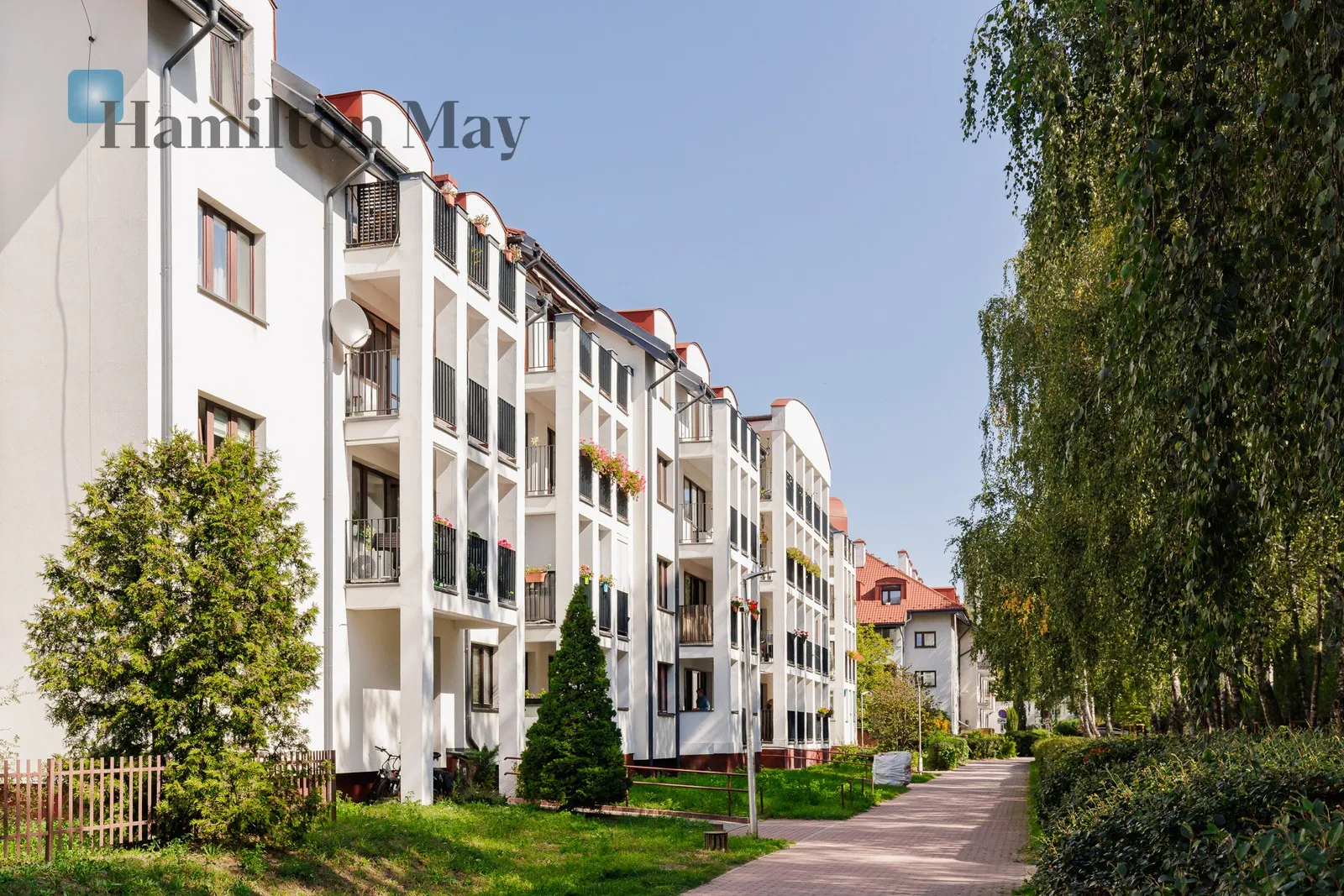 Street: Konstancińska Region: Mokotów Distance to centre: 5.85 km Level: 1 Price: 7500 PLN - slider