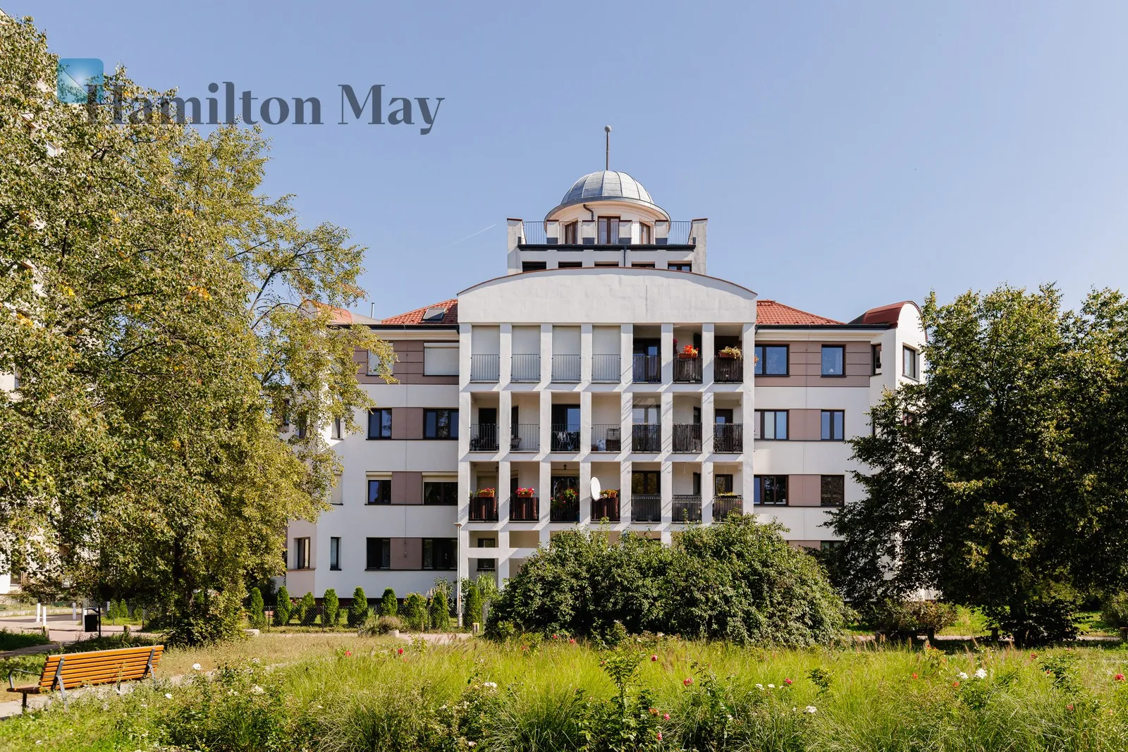 Region: Mokotów Distance to centre: 5.85 km Level: 1 Price: 7500 PLN Bedrooms: 3 - slider