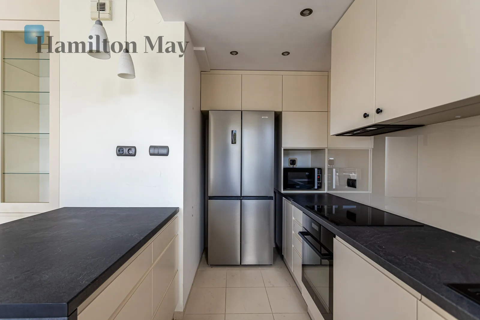 Street: Zawiszy Region: Wola Subregion: Młynów Distance to centre: 3.83 km Level: 4 Price: 6500 PLN Bedrooms: 2 Bathrooms: 1 - slider
