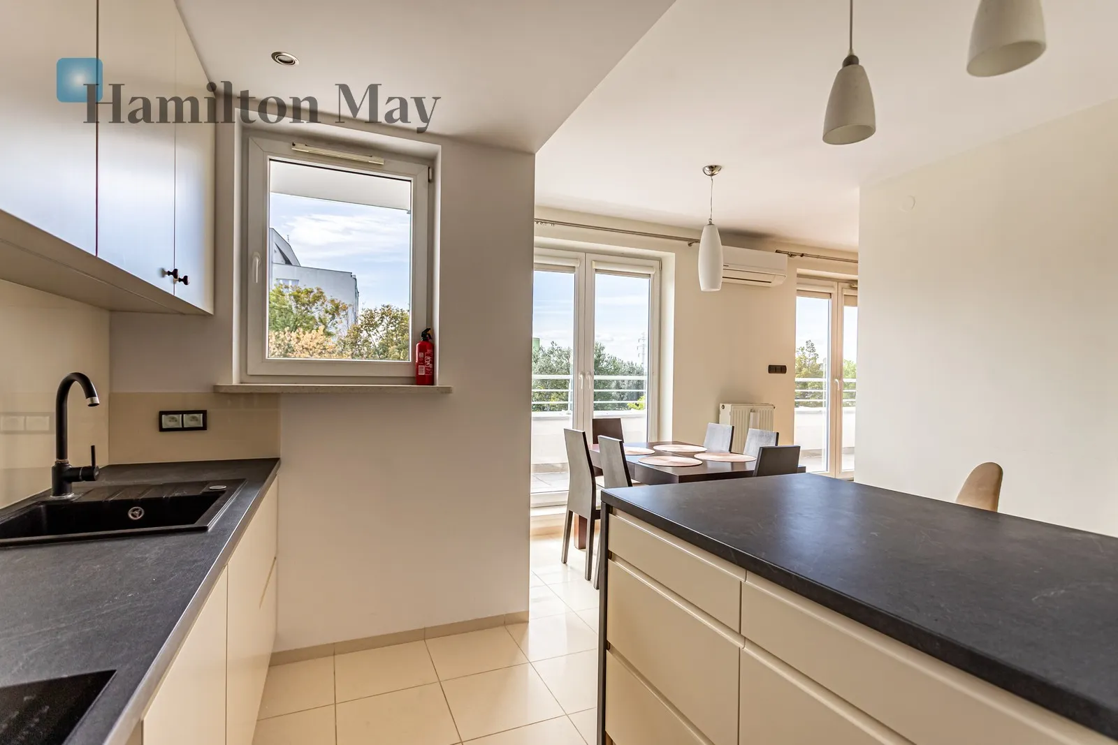 City: Warszawa Street: Zawiszy Region: Wola Subregion: Młynów Distance to centre: 3.83 km Level: 4 Price: 6500 PLN Bedrooms: 2 Bathrooms: 1 - slider