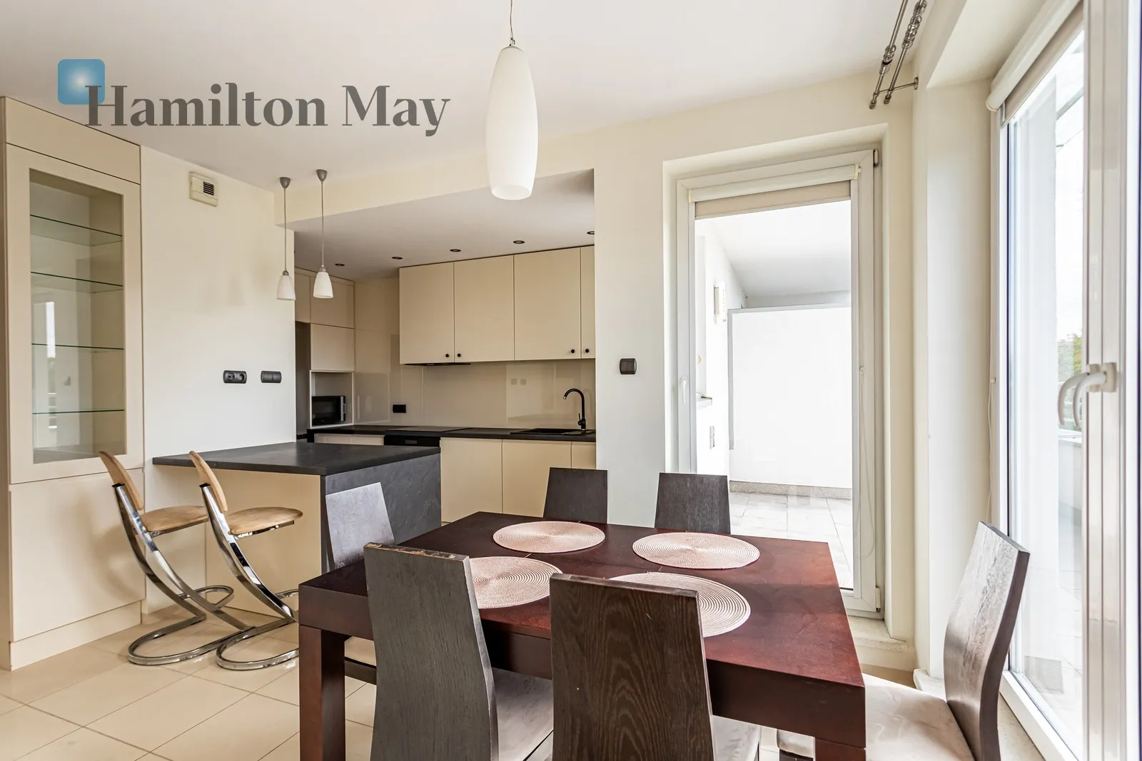 Region: Wola Subregion: Młynów Distance to centre: 3.83 km Level: 4 Price: 6500 PLN Bedrooms: 2 Bathrooms: 1 Size: 79m2 Price/m2: 82 PLN - slider