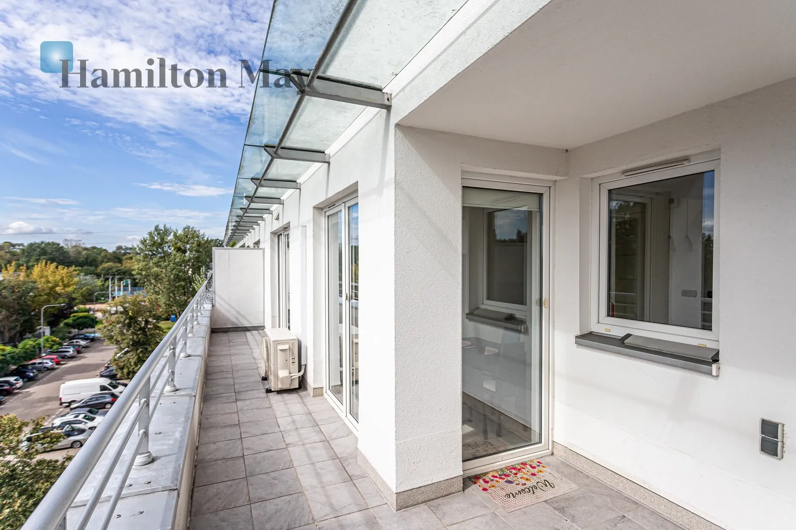 Distance to centre: 3.83 km Level: 4 Price: 6500 PLN Bedrooms: 2 Bathrooms: 1 Size: 79m2 - slider