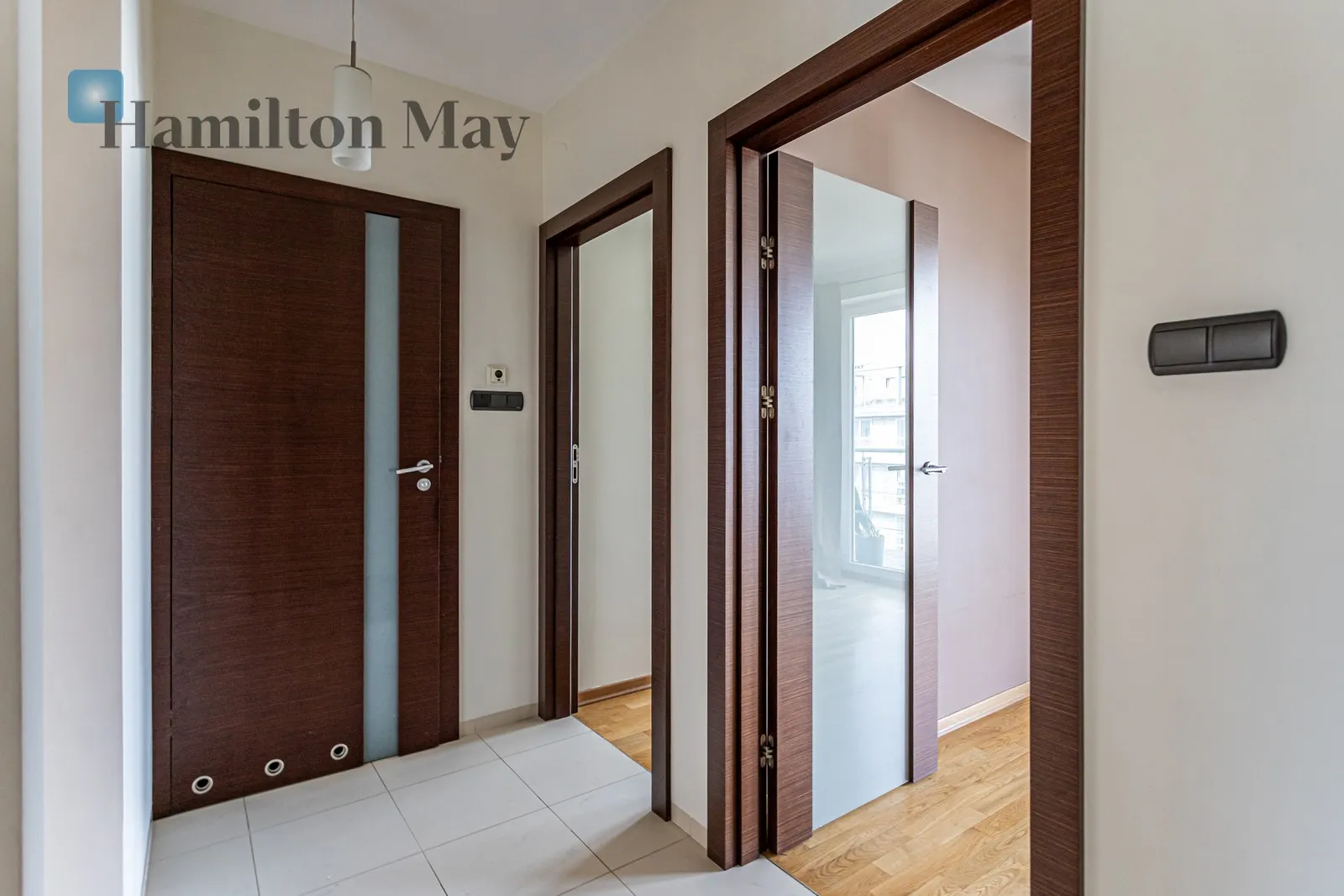 Distance to centre: 3.83 km Level: 4 Price: 6500 PLN Bedrooms: 2 Bathrooms: 1 Size: 79m2 Price/m2: 82 PLN - slider