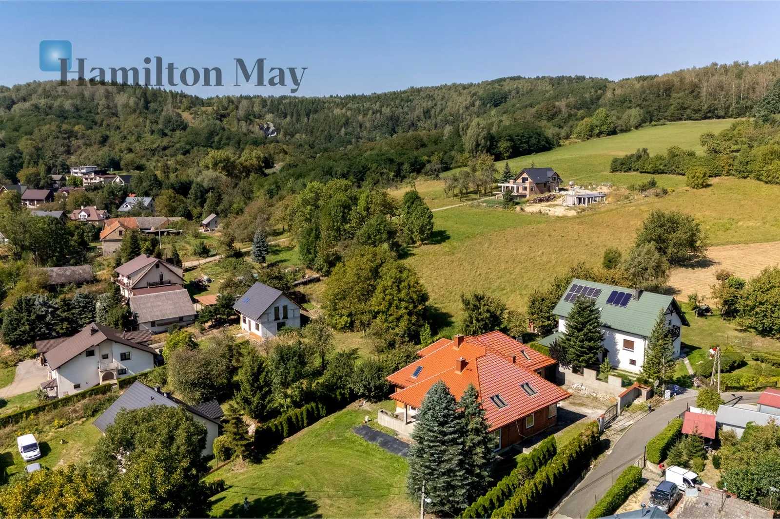 City: Kobylany Street: Górska Region: Kobylany Distance to centre: 15.9 km Price: 1990000 PLN Bedrooms: 4 Bathrooms: 2 Plot size: 1700m2 - slider