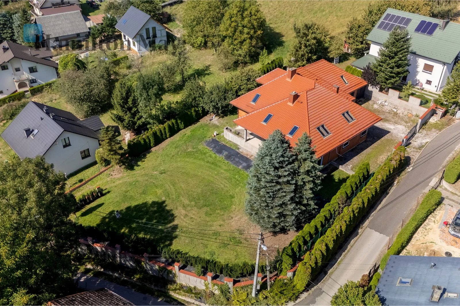 Street: Górska Region: Kobylany Distance to centre: 15.9 km Price: 1990000 PLN Bedrooms: 4 Bathrooms: 2 Plot size: 1700m2 Price/m2: 4987 PLN - slider