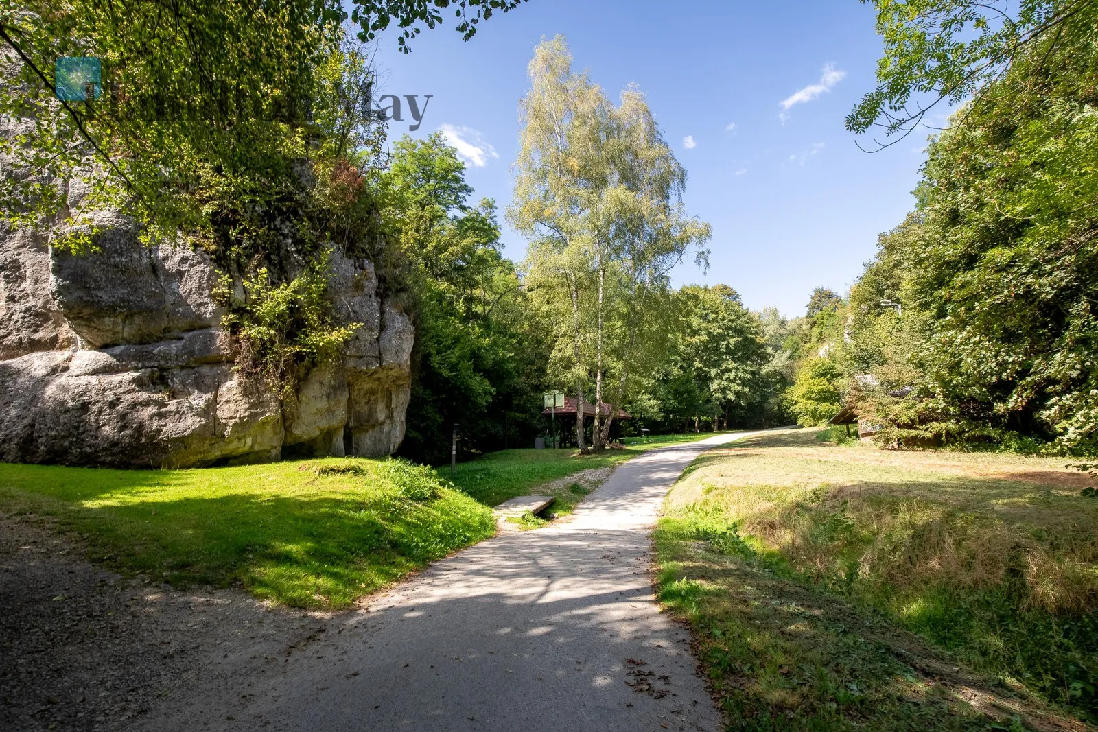 Street: Górska Region: Kobylany Distance to centre: 15.9 km Price: 1990000 PLN - slider
