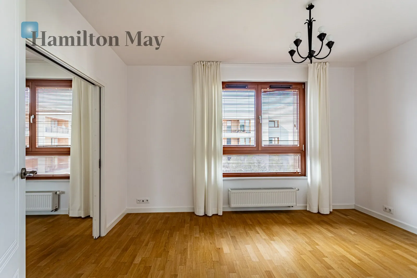 Street: Krzysztofa Kieślowskiego Region: Wilanów Subregion: Błonia Wilanowskie Distance to centre: 8.57 km Level: 3 Price: 2279000 PLN Bedrooms: 2 - slider