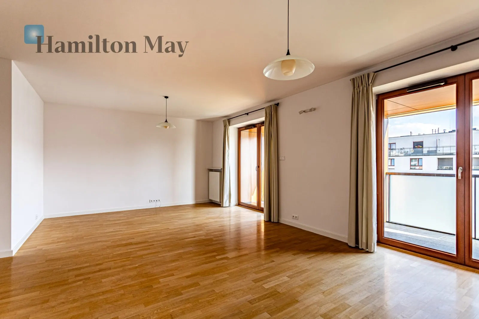 Street: Krzysztofa Kieślowskiego Region: Wilanów Subregion: Błonia Wilanowskie Distance to centre: 8.57 km Level: 3 Price: 2279000 PLN Bedrooms: 2 Bathrooms: 2 Size: 91.17m2 - slider