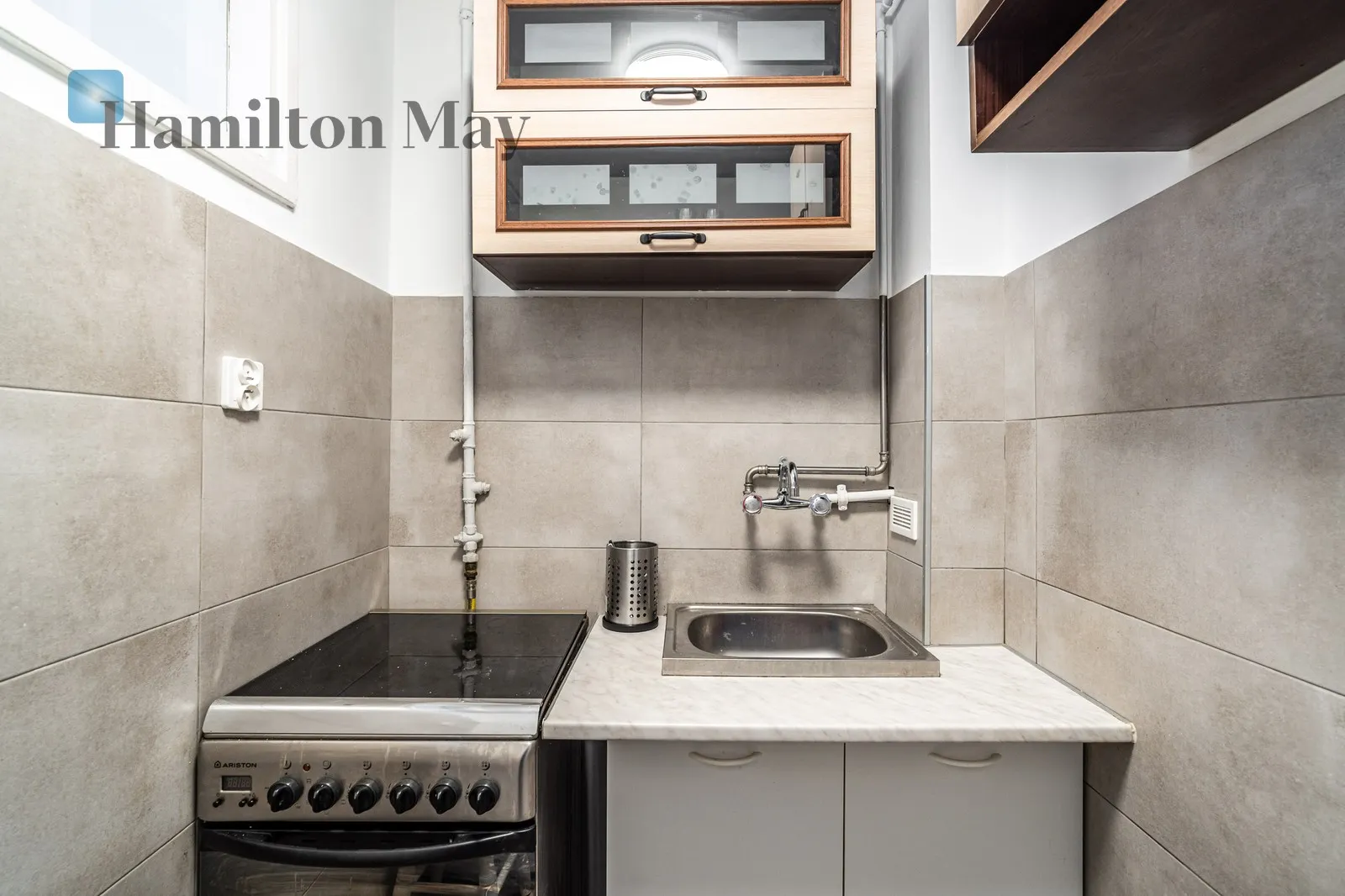 Street: Osiedle Tysiąclecia Region: Mistrzejowice Distance to centre: 5.46 km Level: 2 Price: 1200 PLN Bedrooms: 1 Bathrooms: 1 Size: 25m2 - slider