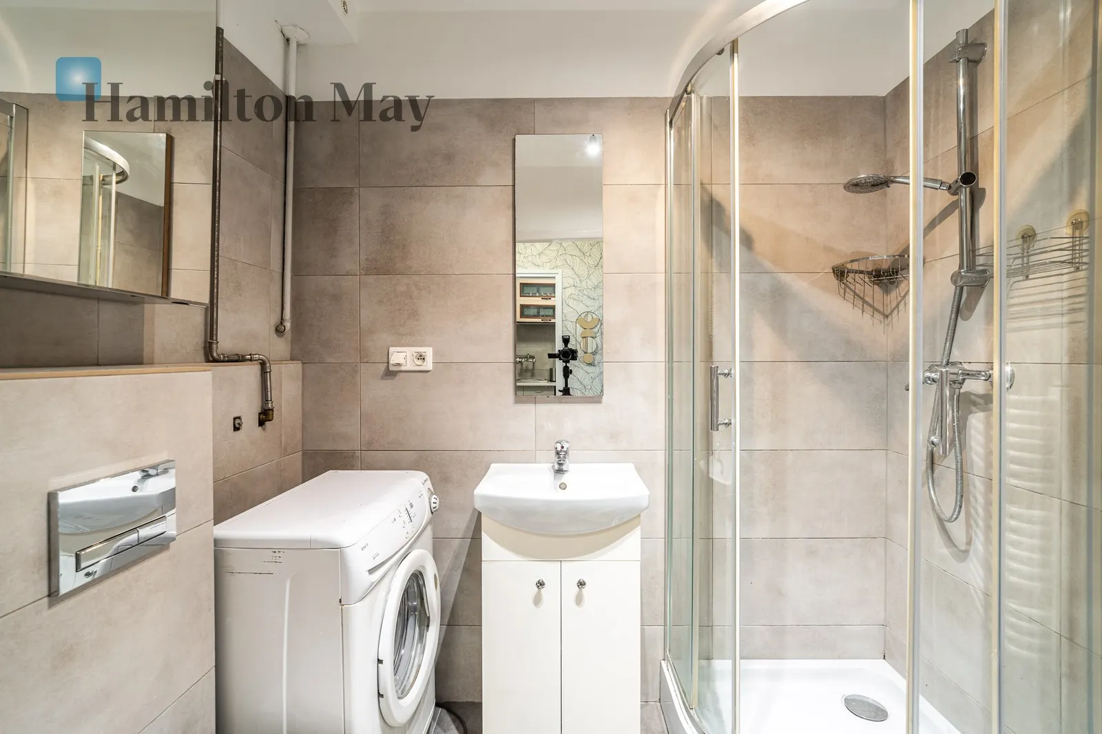 Distance to centre: 5.46 km Level: 2 Price: 1200 PLN Bedrooms: 1 Bathrooms: 1 Size: 25m2 Price/m2: 48 PLN - slider