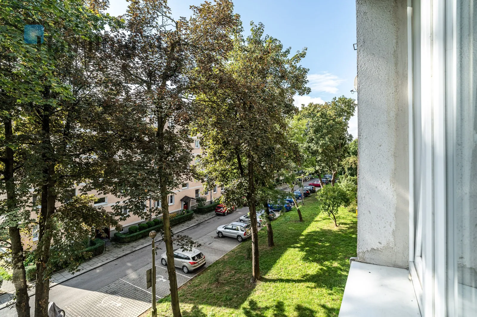 Street: Osiedle Tysiąclecia Region: Mistrzejowice Distance to centre: 5.46 km Level: 2 Price: 1200 PLN Bedrooms: 1 - slider