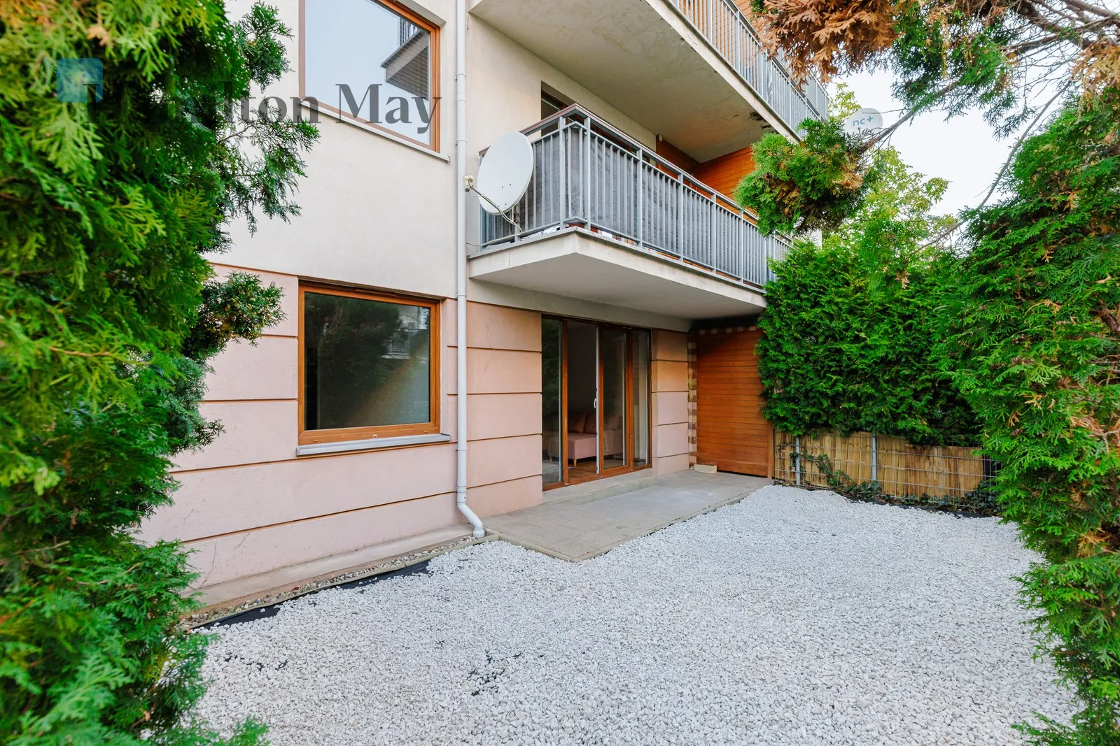 Street: Rybitwy Region: Ursynów Subregion: Stary Imielin Distance to centre: 8.76 km Price: 3500 PLN Bedrooms: 1 - slider