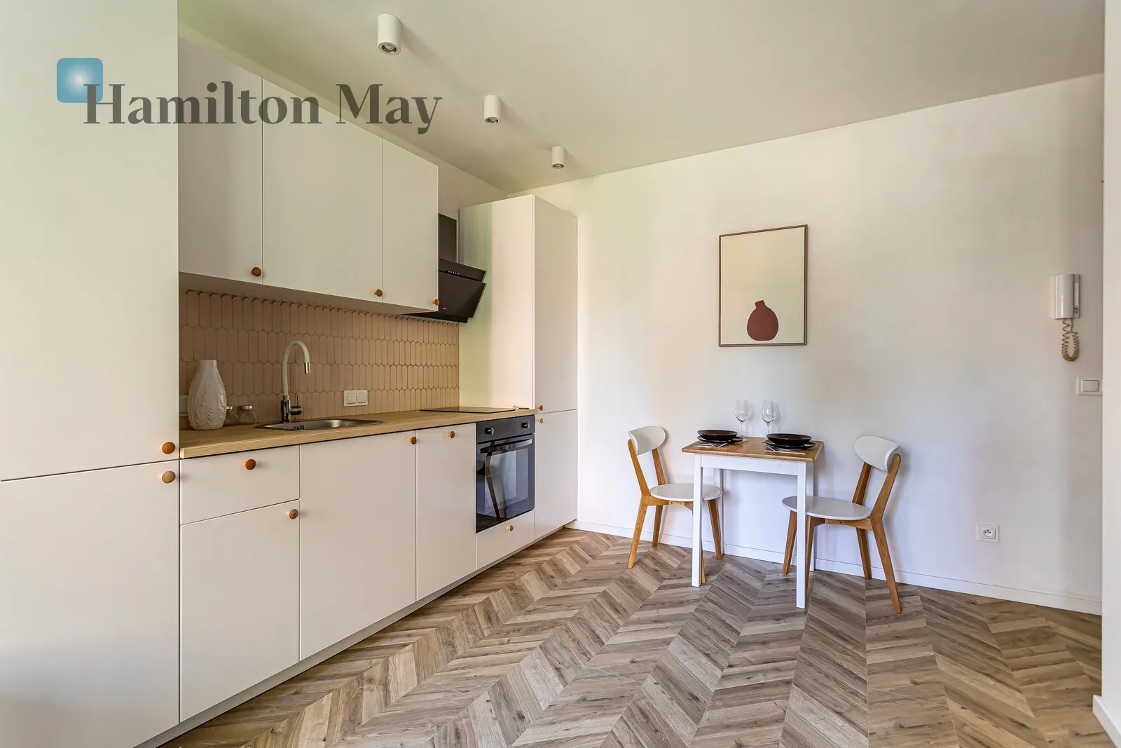 Region: Wola Subregion: Mirów Distance to centre: 2.83 km Level: 1 Price: 669000 PLN Bedrooms: 1 Bathrooms: 1 Size: 27m2 Price/m2: 24778 PLN - slider