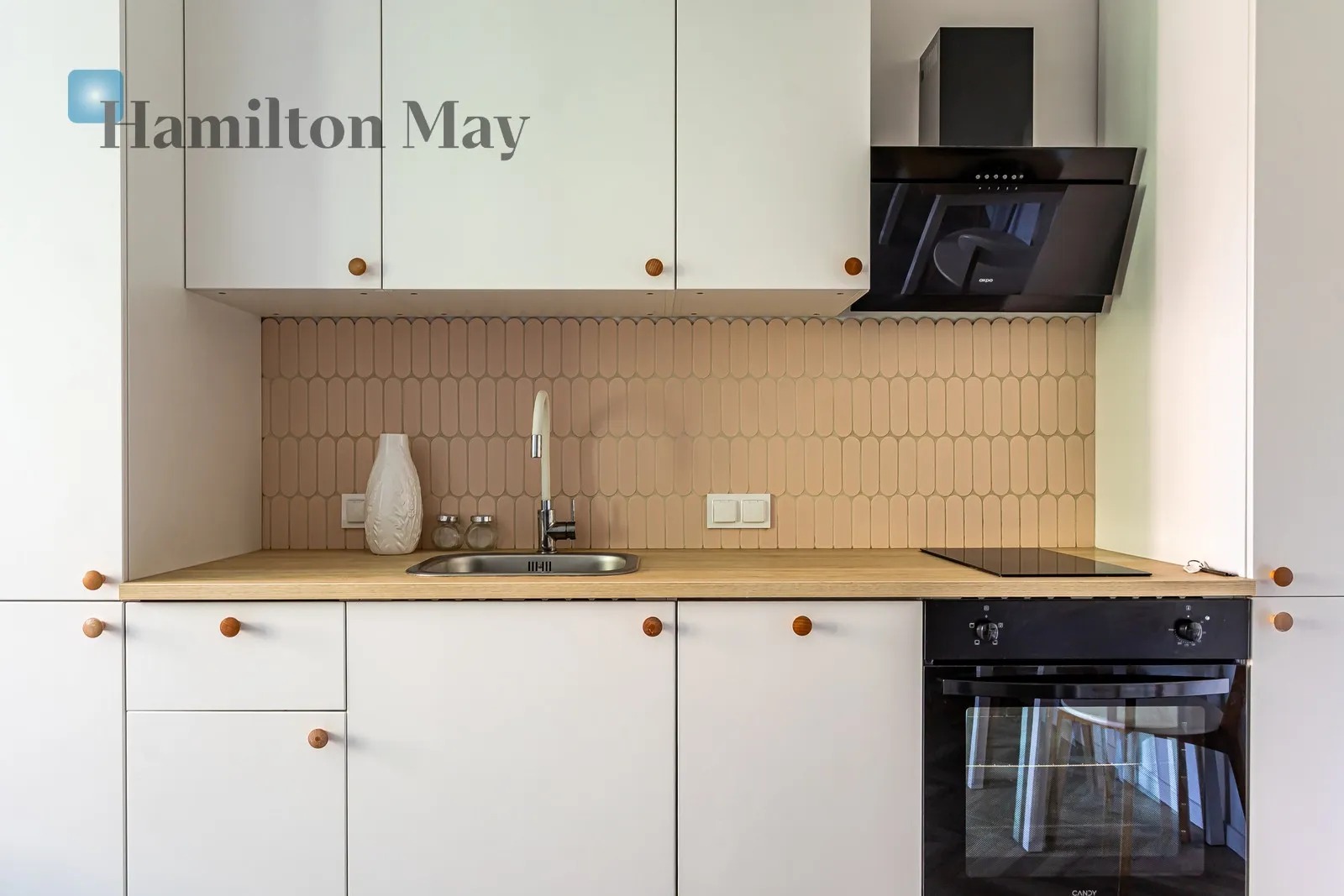 City: Warszawa Street: Mordechaja Anielewicza Region: Wola Subregion: Mirów Distance to centre: 2.83 km Level: 1 Price: 669000 PLN Bedrooms: 1 - slider