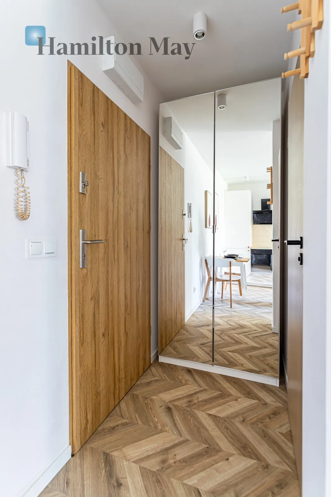 Street: Mordechaja Anielewicza Region: Wola Subregion: Mirów Distance to centre: 2.83 km Level: 1 Price: 669000 PLN Bedrooms: 1 - slider