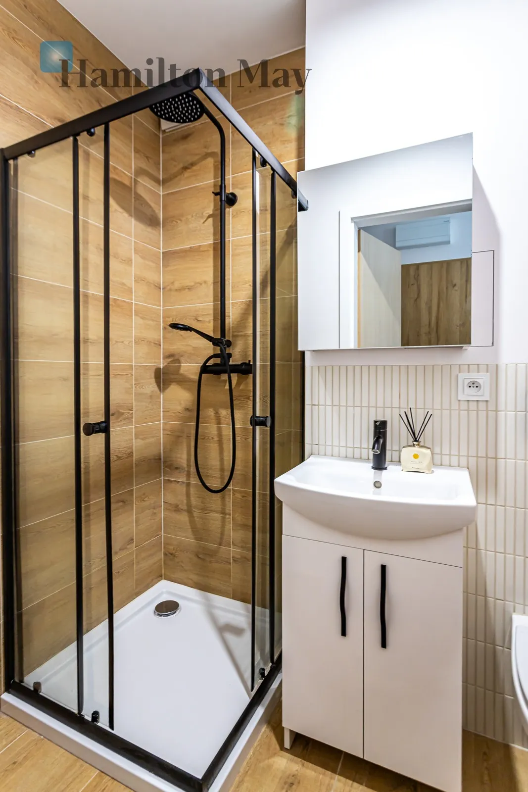 Region: Wola Subregion: Mirów Distance to centre: 2.83 km Level: 1 Price: 669000 PLN Bedrooms: 1 Bathrooms: 1 - slider