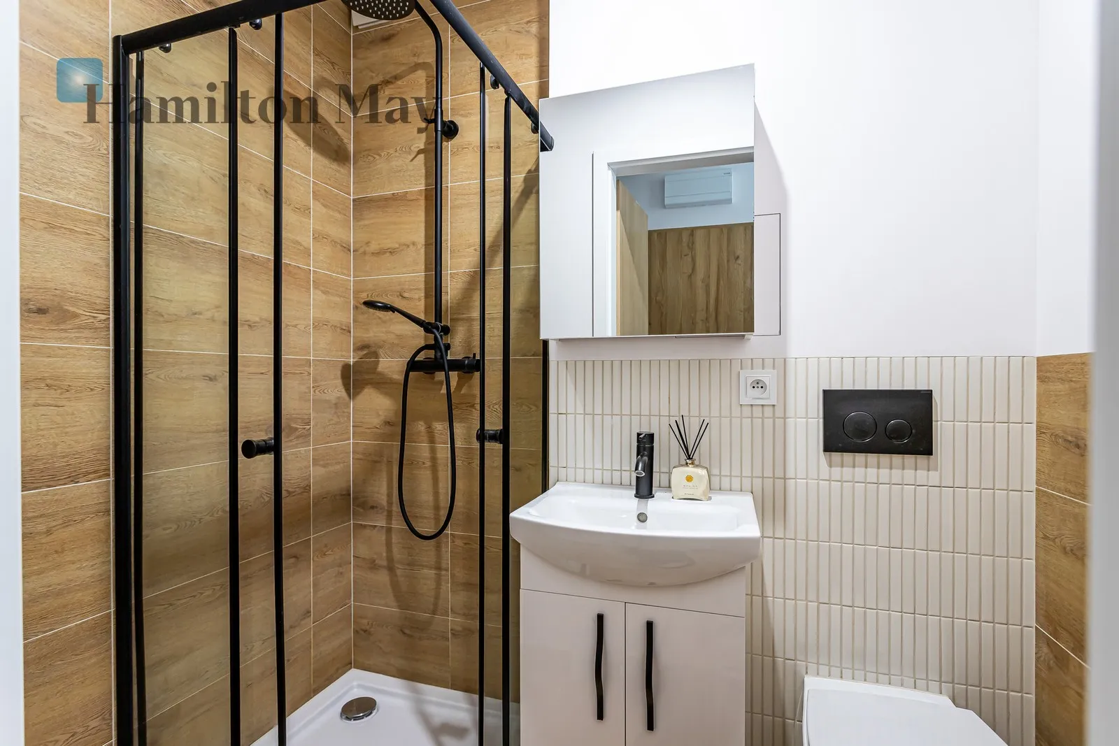 Subregion: Mirów Distance to centre: 2.83 km Level: 1 Price: 669000 PLN Bedrooms: 1 Bathrooms: 1 Size: 27m2 - slider