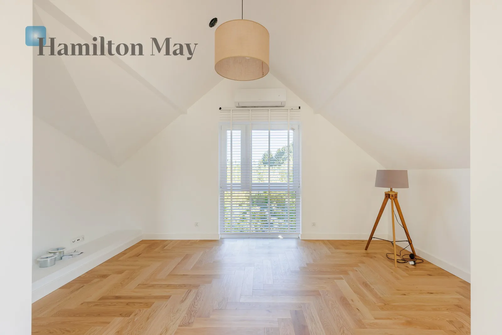 Distance to centre: 13.67 km Price: 12000 PLN Bedrooms: 3 Bathrooms: 2 Plot size: 361m2 Price/m2: 104 PLN - slider