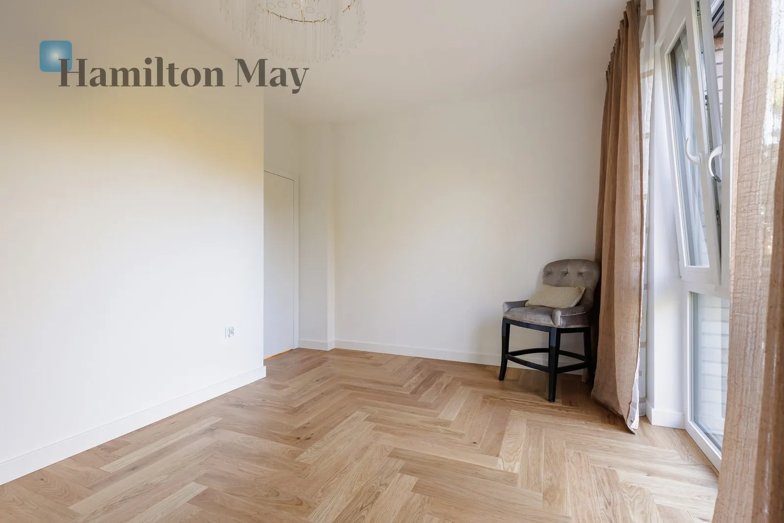 Region: Ursynów Subregion: Dąbrówka Distance to centre: 13.67 km Price: 12000 PLN Bedrooms: 3 Bathrooms: 2 Plot size: 361m2 Price/m2: 104 PLN - slider