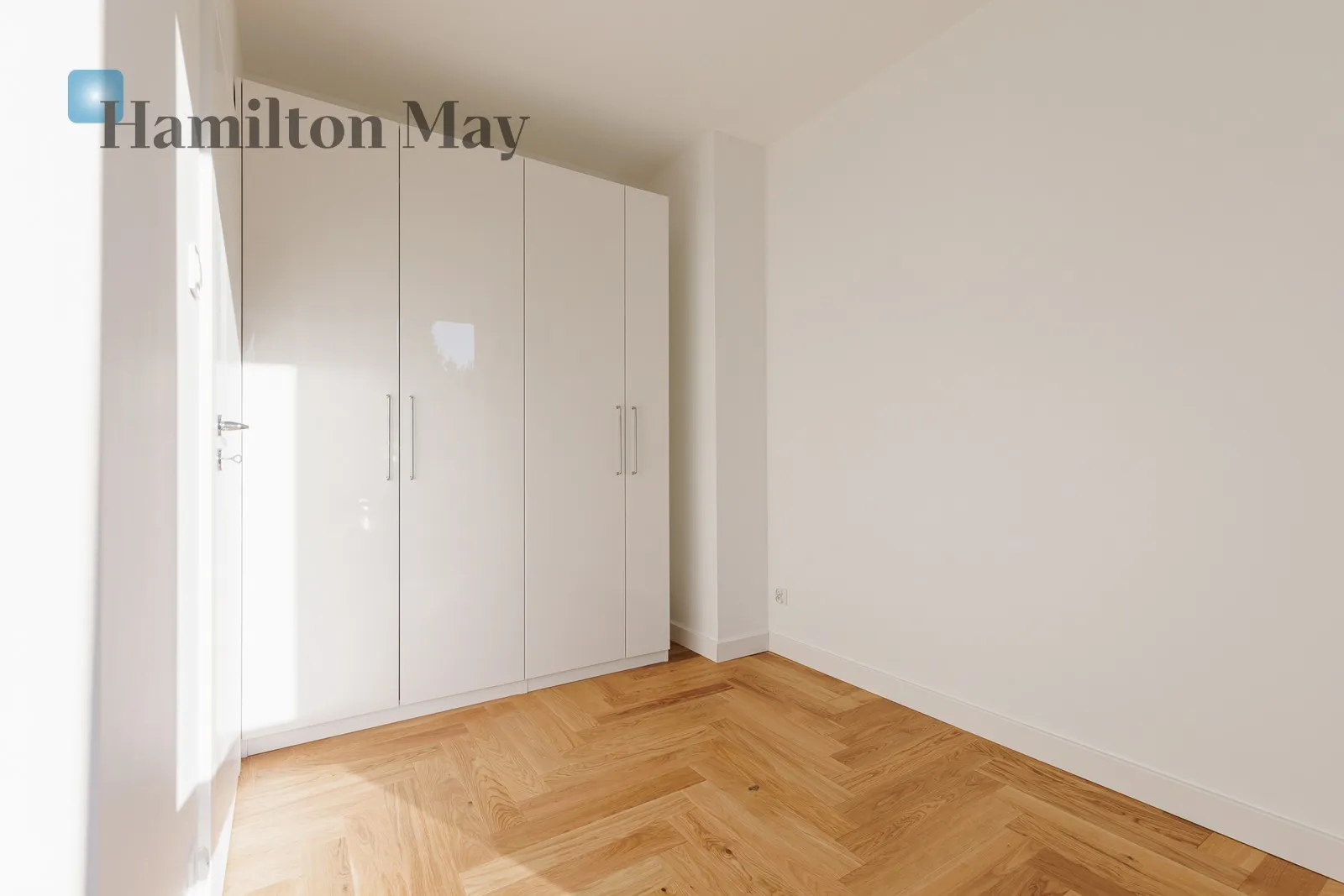 Subregion: Dąbrówka Distance to centre: 13.67 km Price: 12000 PLN Bedrooms: 3 Bathrooms: 2 Plot size: 361m2 Price/m2: 104 PLN - slider