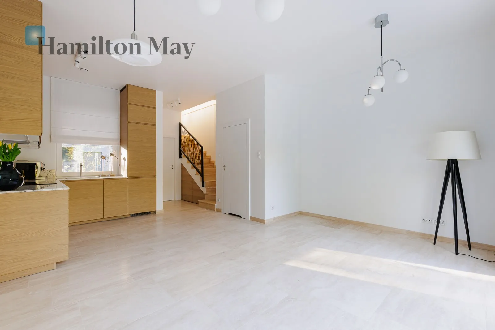 Street: Bażancia Region: Ursynów Subregion: Dąbrówka Distance to centre: 13.67 km Price: 12000 PLN Bedrooms: 3 Bathrooms: 2 Plot size: 361m2 Price/m2: 104 PLN - slider