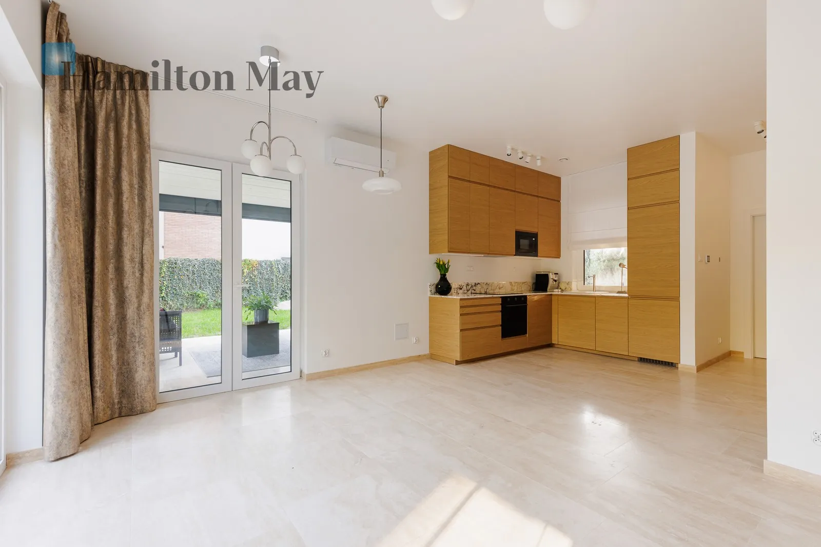 City: Warszawa Street: Bażancia Region: Ursynów Subregion: Dąbrówka Distance to centre: 13.67 km Price: 12000 PLN Bedrooms: 3 Bathrooms: 2 Plot size: 361m2 Price/m2: 104 PLN - slider