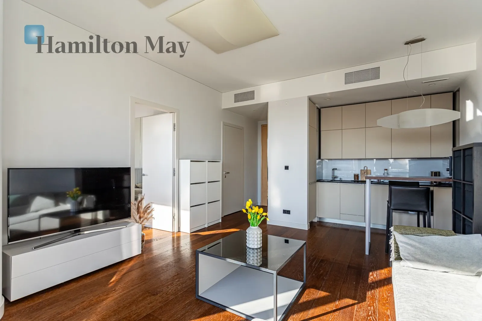 City: Warszawa Street: Twarda Region: Śródmieście Subregion: Śródmieście Północne Distance to centre: 0.91 km Level: 10 Price: 9000 PLN Bedrooms: 1 Bathrooms: 1 - slider
