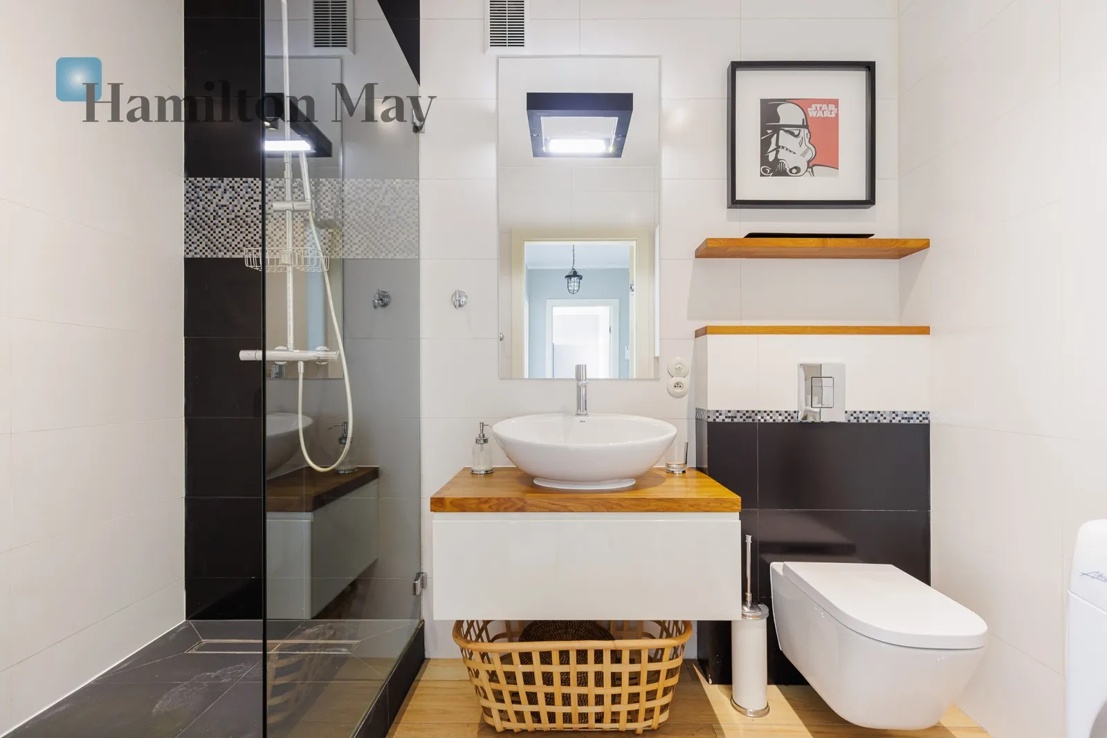 Street: Montwiłłowska Region: Targówek Distance to centre: 7.03 km Level: 3 Price: 3800 PLN Bedrooms: 1 Bathrooms: 1 Size: 50m2 - slider