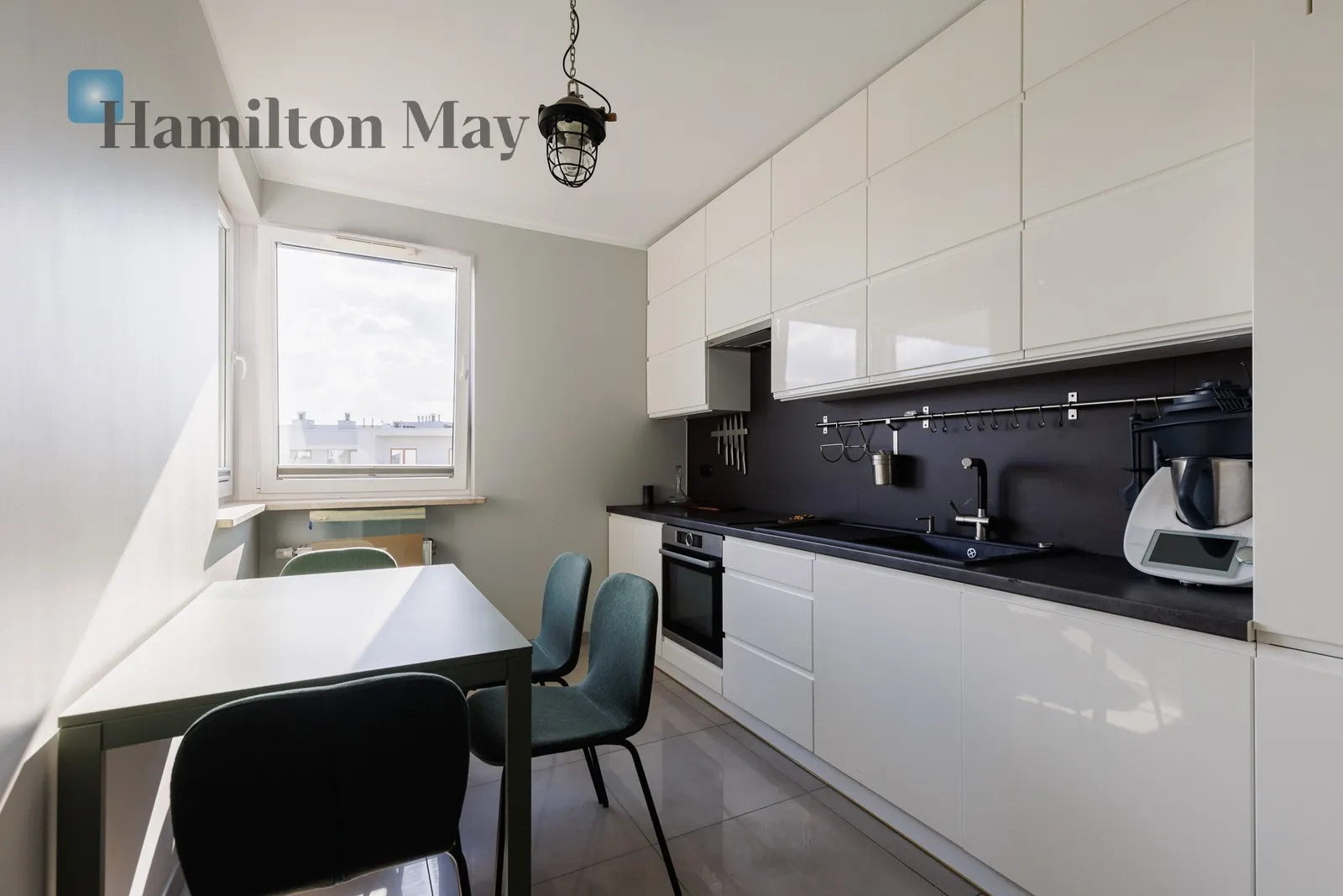 City: Warszawa Street: Montwiłłowska Region: Targówek Distance to centre: 7.03 km Level: 3 Price: 3800 PLN - slider