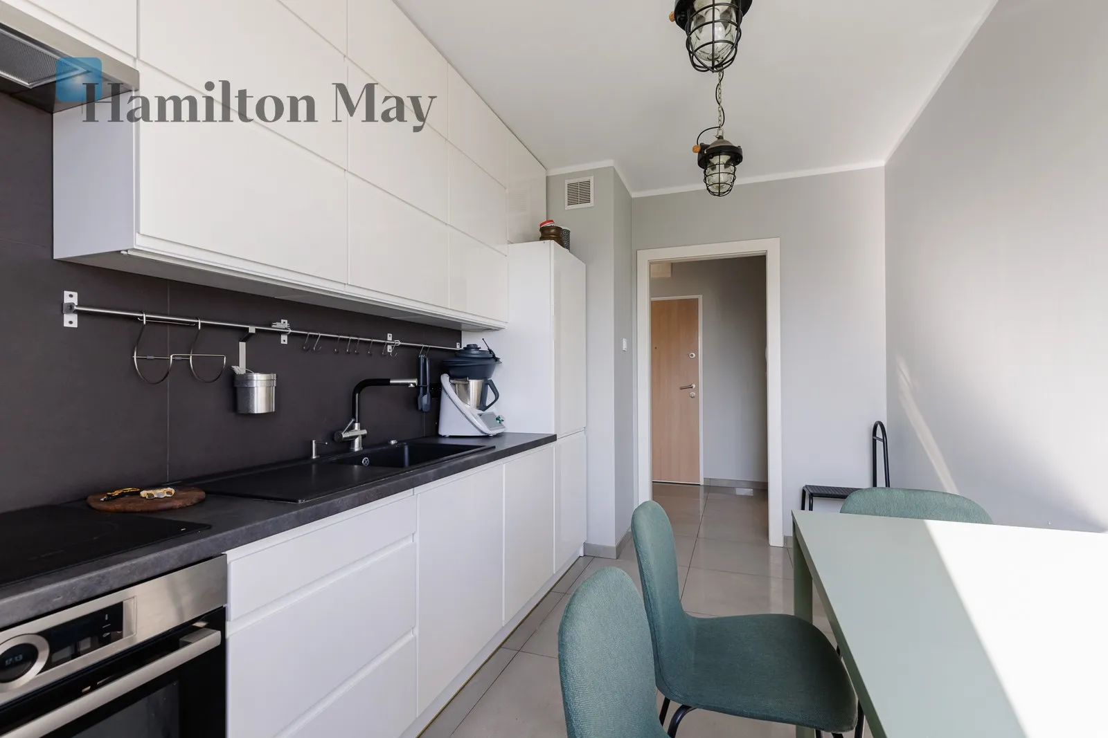 City: Warszawa Street: Montwiłłowska Region: Targówek Distance to centre: 7.03 km Level: 3 Price: 3800 PLN Bedrooms: 1 - slider