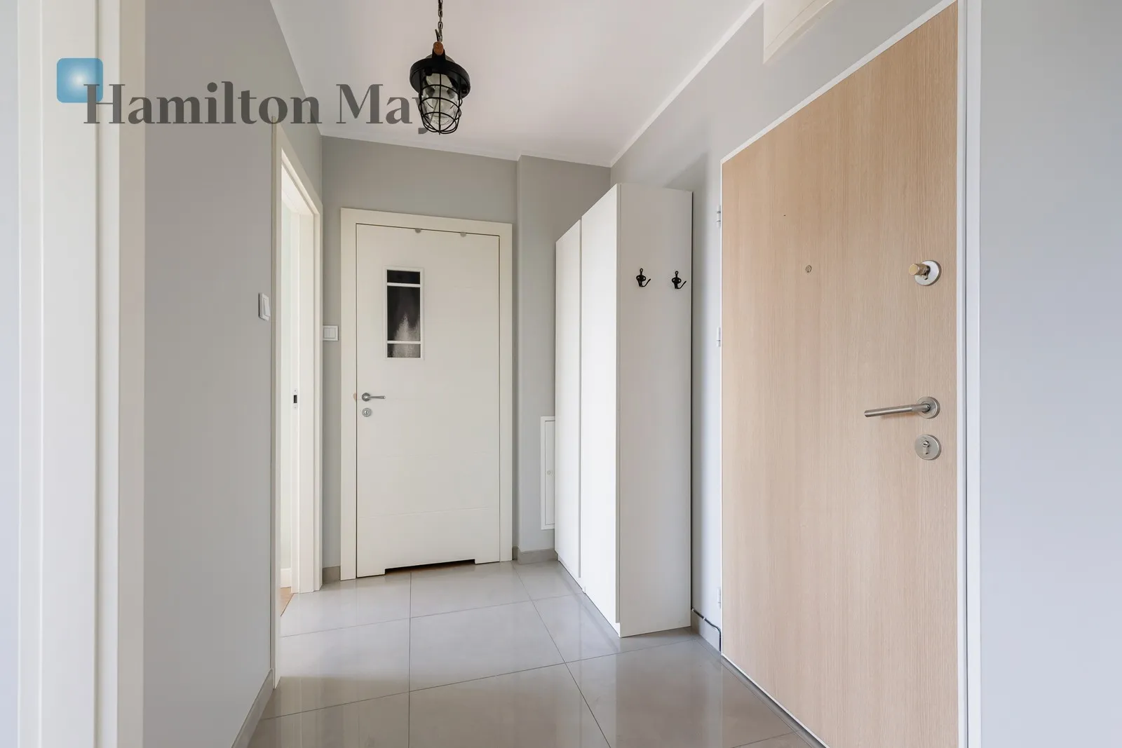 Level: 3 Price: 3800 PLN Bedrooms: 1 Bathrooms: 1 Size: 50m2 Price/m2: 76 PLN - slider