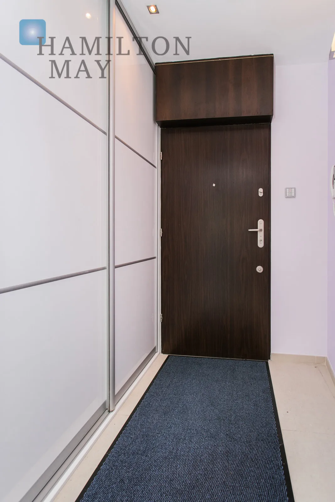 A spacious apartment with a garden by the Vistula River - slider