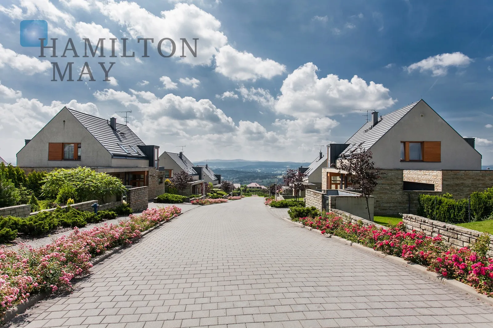 Bedrooms: 3 Bathrooms: 2 Plot size: 600m2 - slider