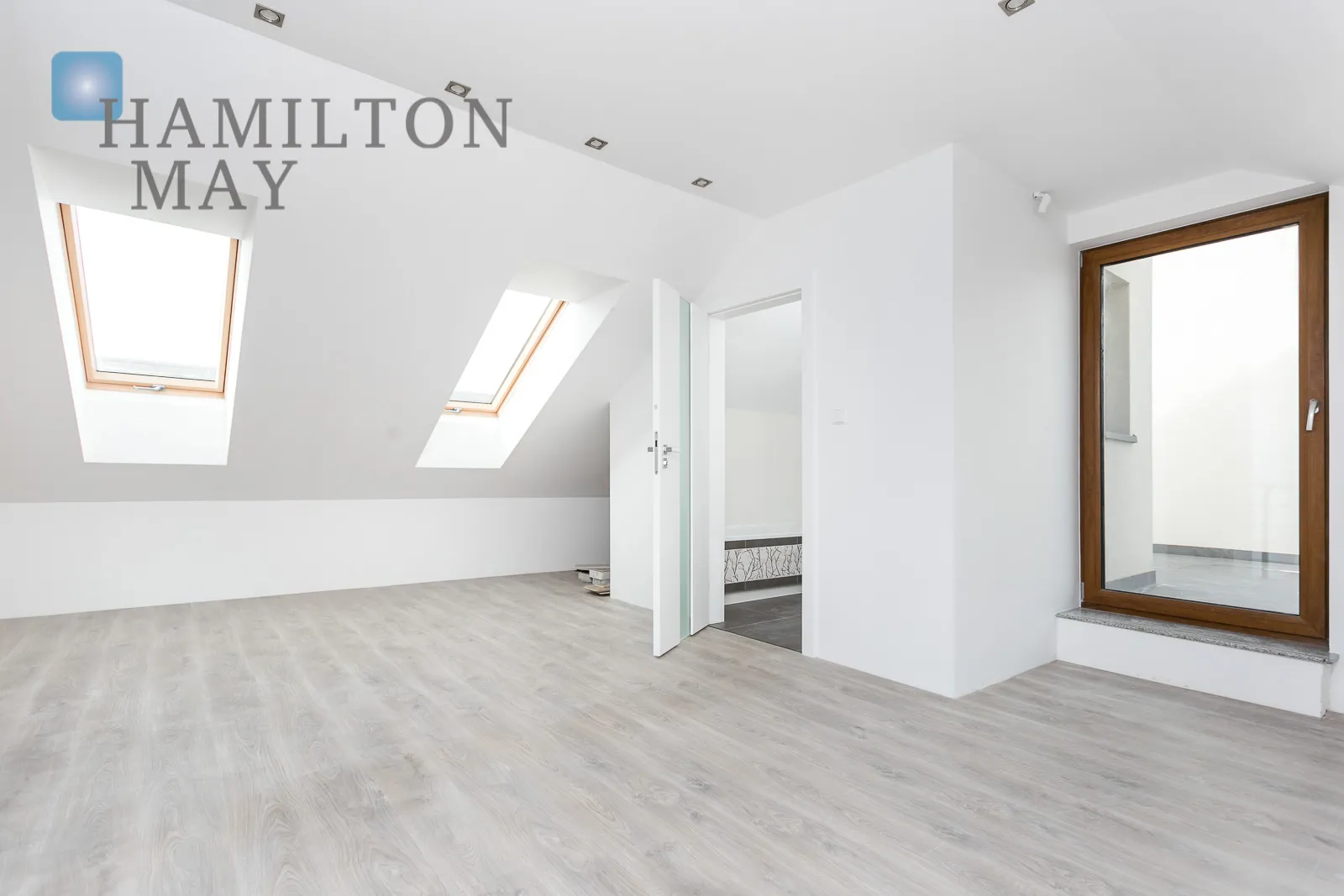 A beautiful, modern house in the Kapriola estate, right next to Miasteczko Wilanów - slider