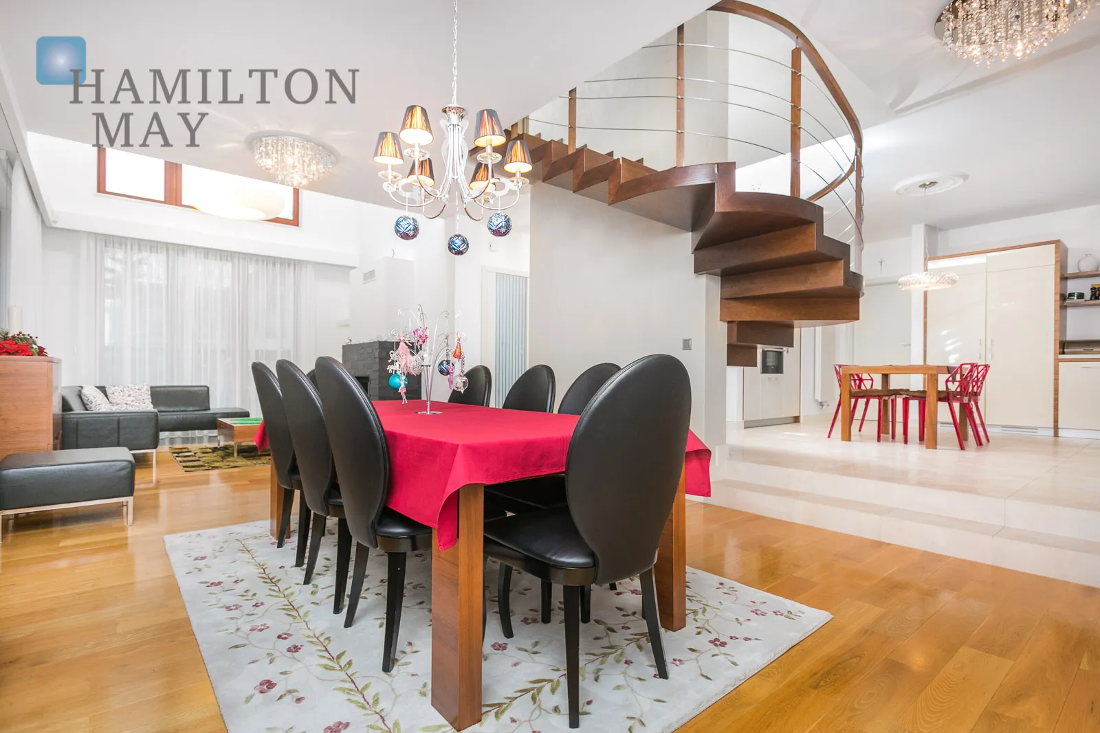 Просторий будинок з гарною ділянкою та сучасним закритим житловим комплексом на півночі Кракова | Маслом'янца - slider