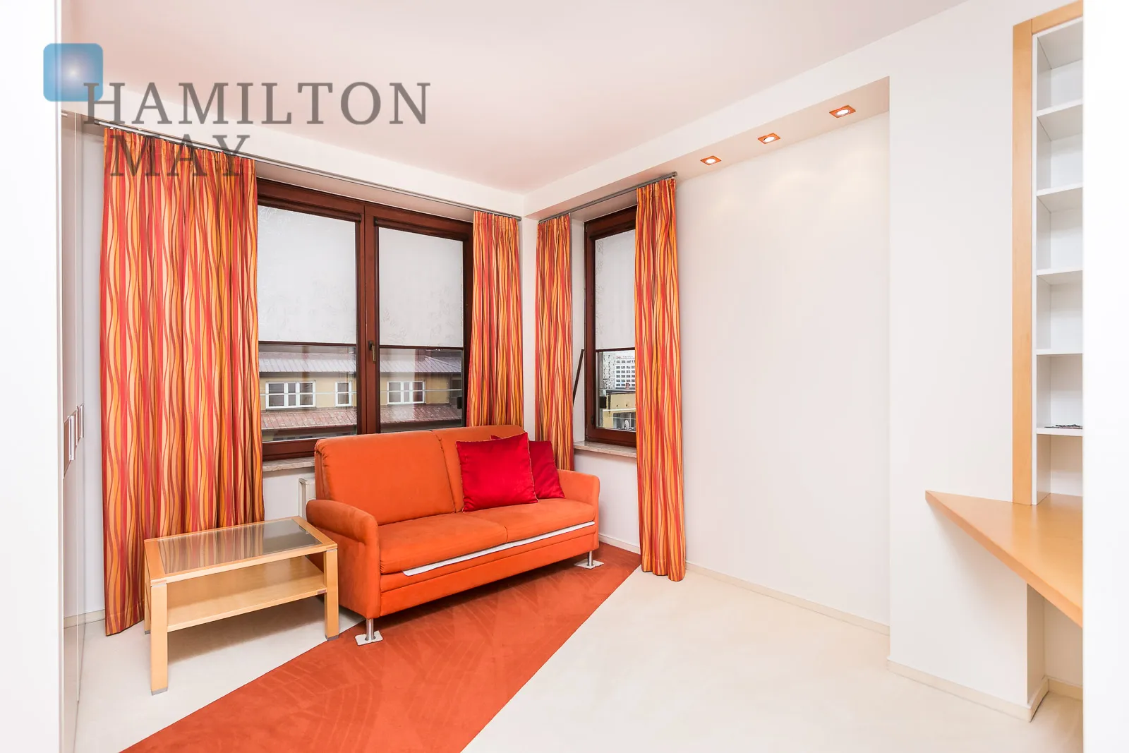 Unique apartment right by the Europejski Square - slider