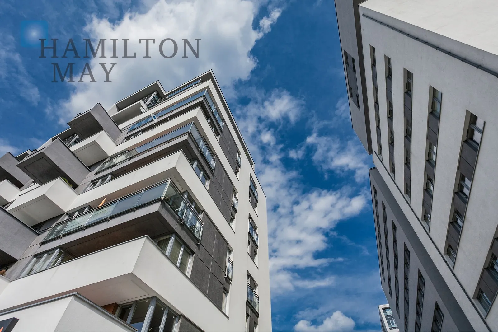 A bright one bedroom apartment with a large balcony and beautiful view over the Wolski Forest - slider