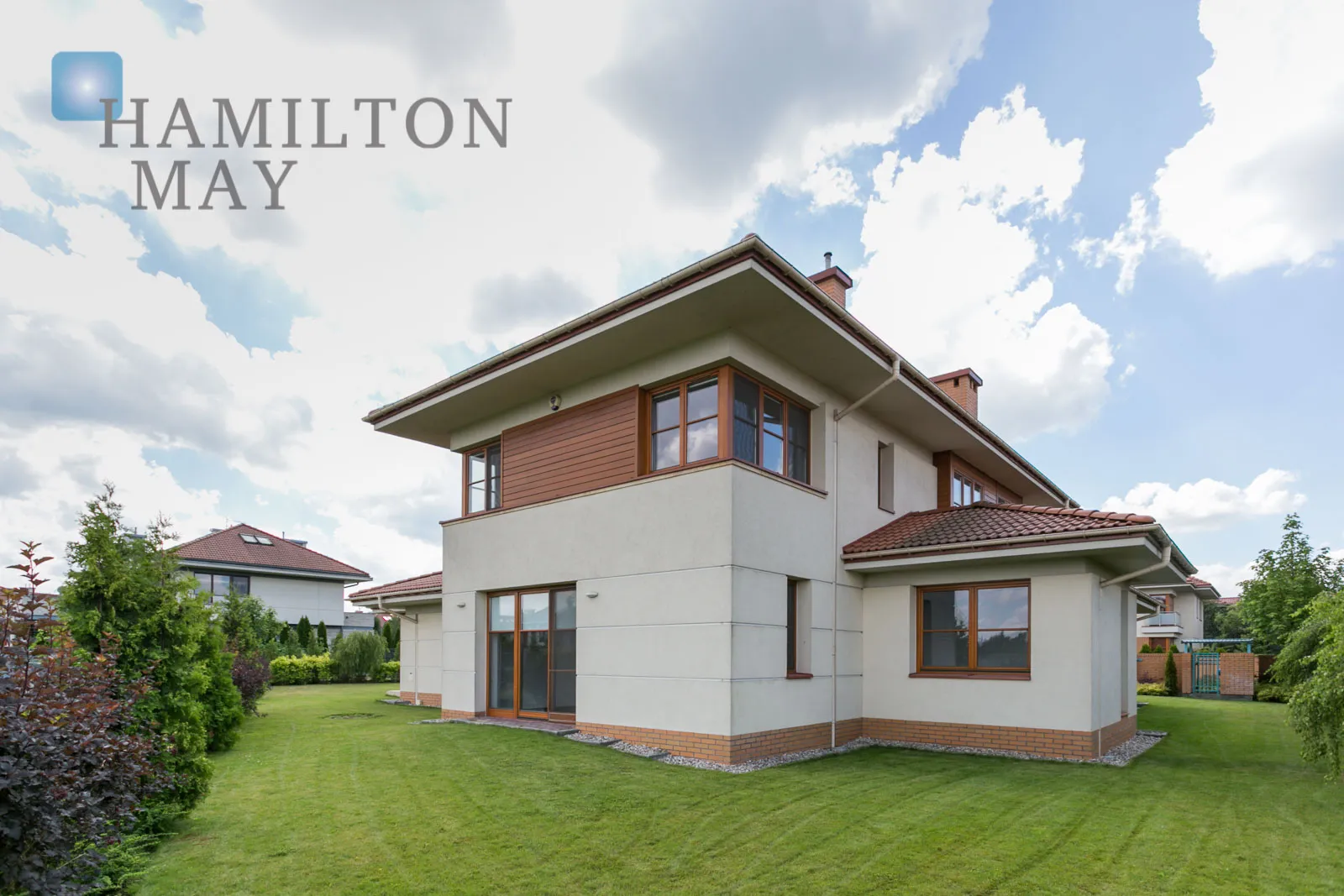 Street: Aleja Lema Region: Bielawa Distance to centre: 15.15 km - slider