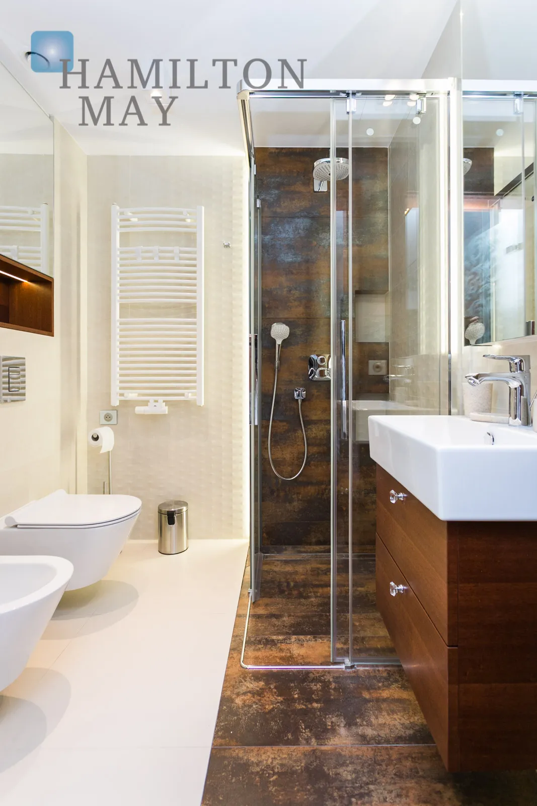 Luxurious and modern 3-bedroom apartment with a garage space in the center of Krakow, Residence Pod Złotym Globem - slider