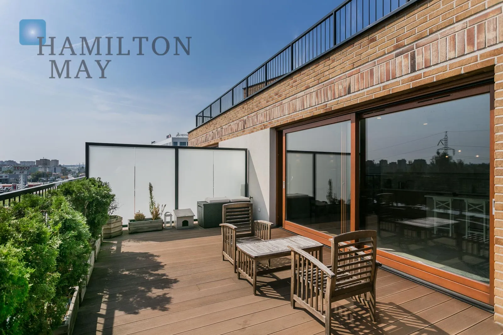 Exclusive apartment with a terrace and a view of the forest - slider