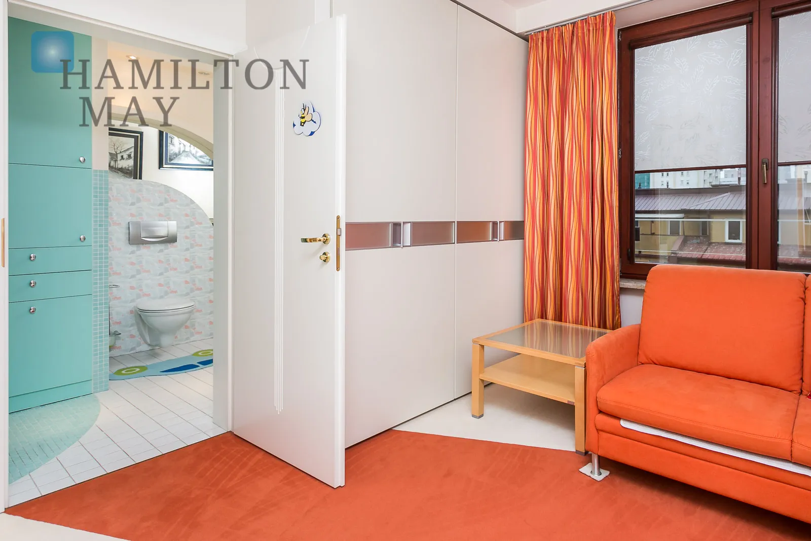 Unique apartment right by the Europejski Square - slider