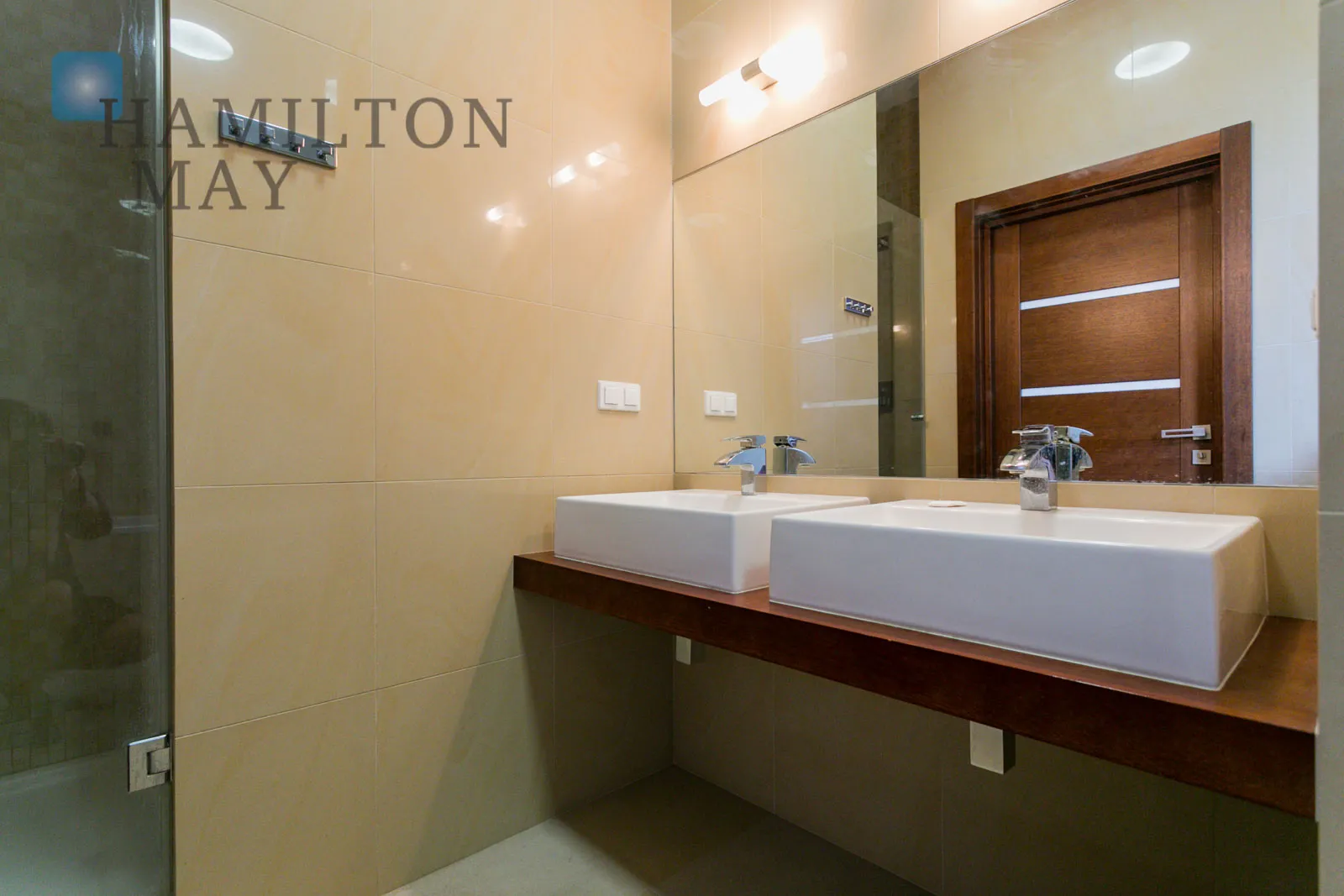 City: Bielawa Street: Aleja Lema Region: Bielawa Distance to centre: 15.15 km Level: -9 Price: 5500000 PLN - slider