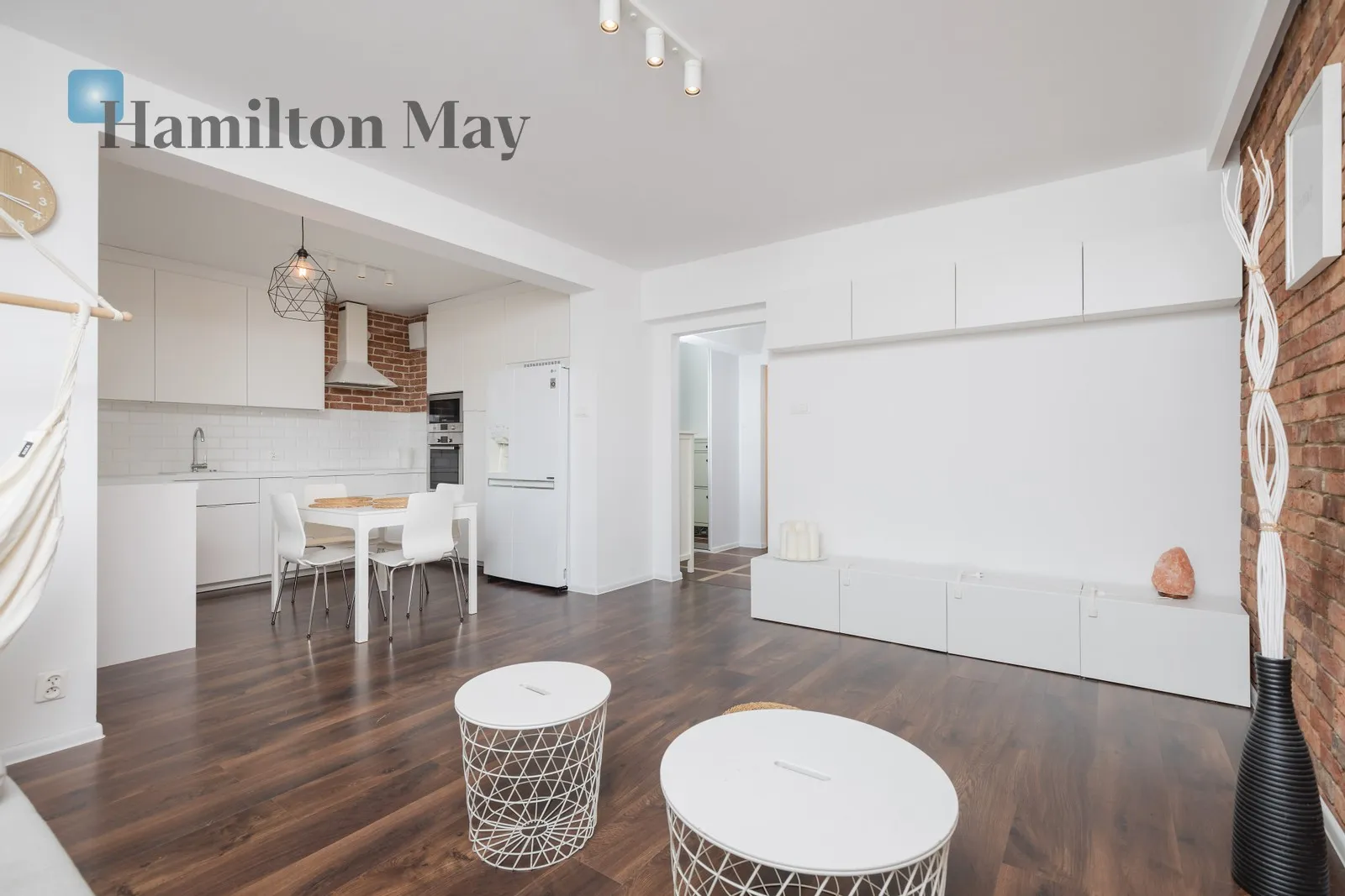 Street: Reduta Region: Prądnik Czerwony Level: 6 Price: 1540000 PLN Bedrooms: 3 Bathrooms: 2 Size: 97m2 - slider